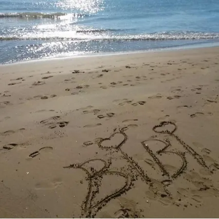 アパート Beachside For Four Guests In *